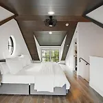 Oasis Cottage & Carriage House