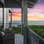 Oasis Cottage & Carriage House