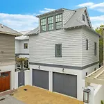 Julia\'S Carriage House