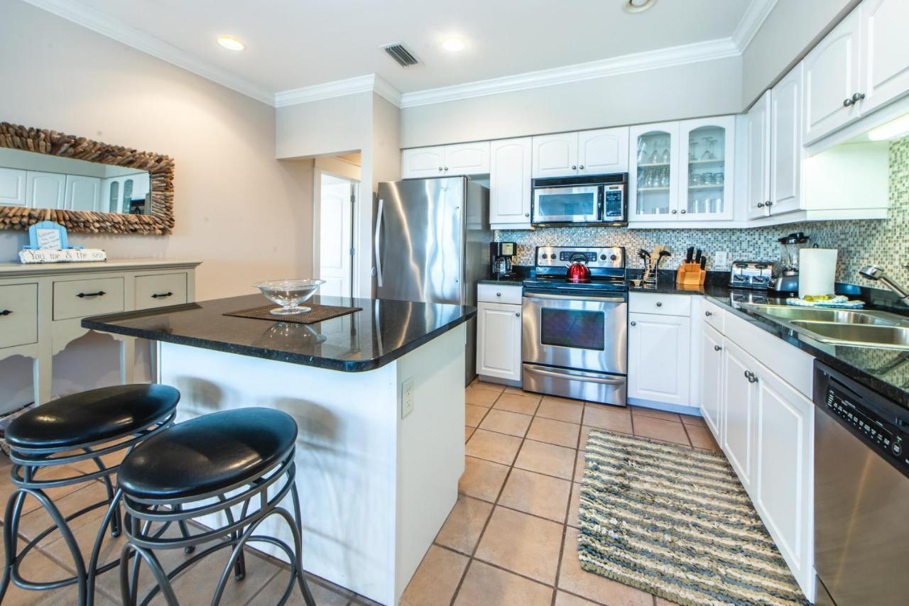 The Blue Lagoon 402b Apartment