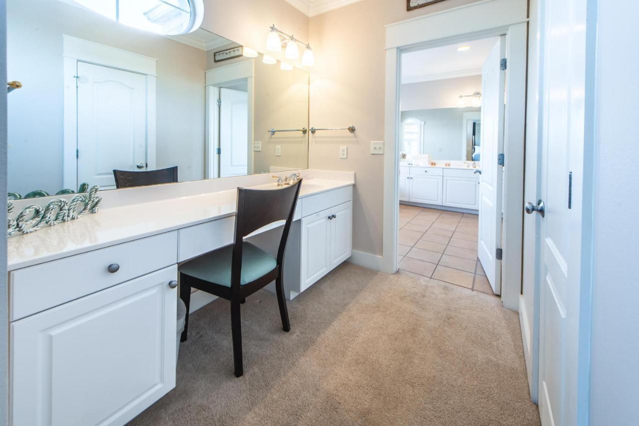 The Blue Lagoon 402b Apartment