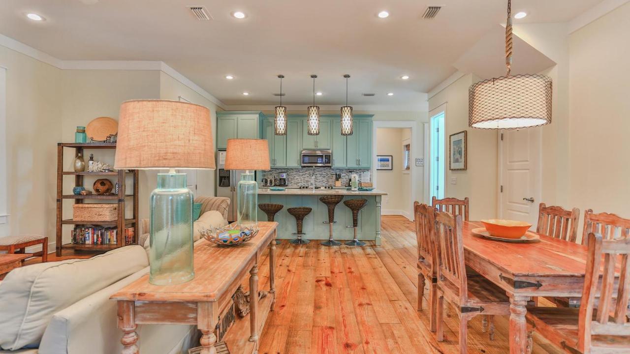 Family Ties - Located In Seacrest 2 Master Bedrooms And A Large Communal Pool Holiday home