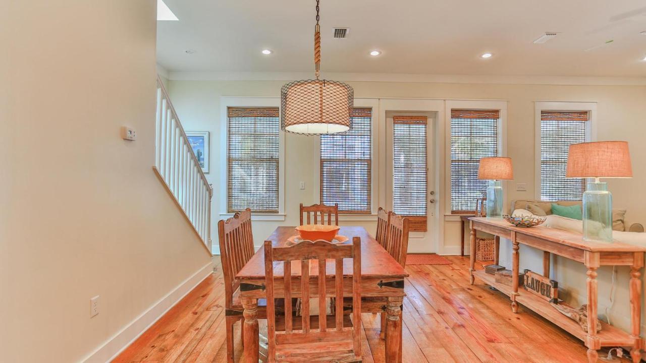 Family Ties - Located In Seacrest 2 Master Bedrooms And A Large Communal Pool * Rosemary Beach