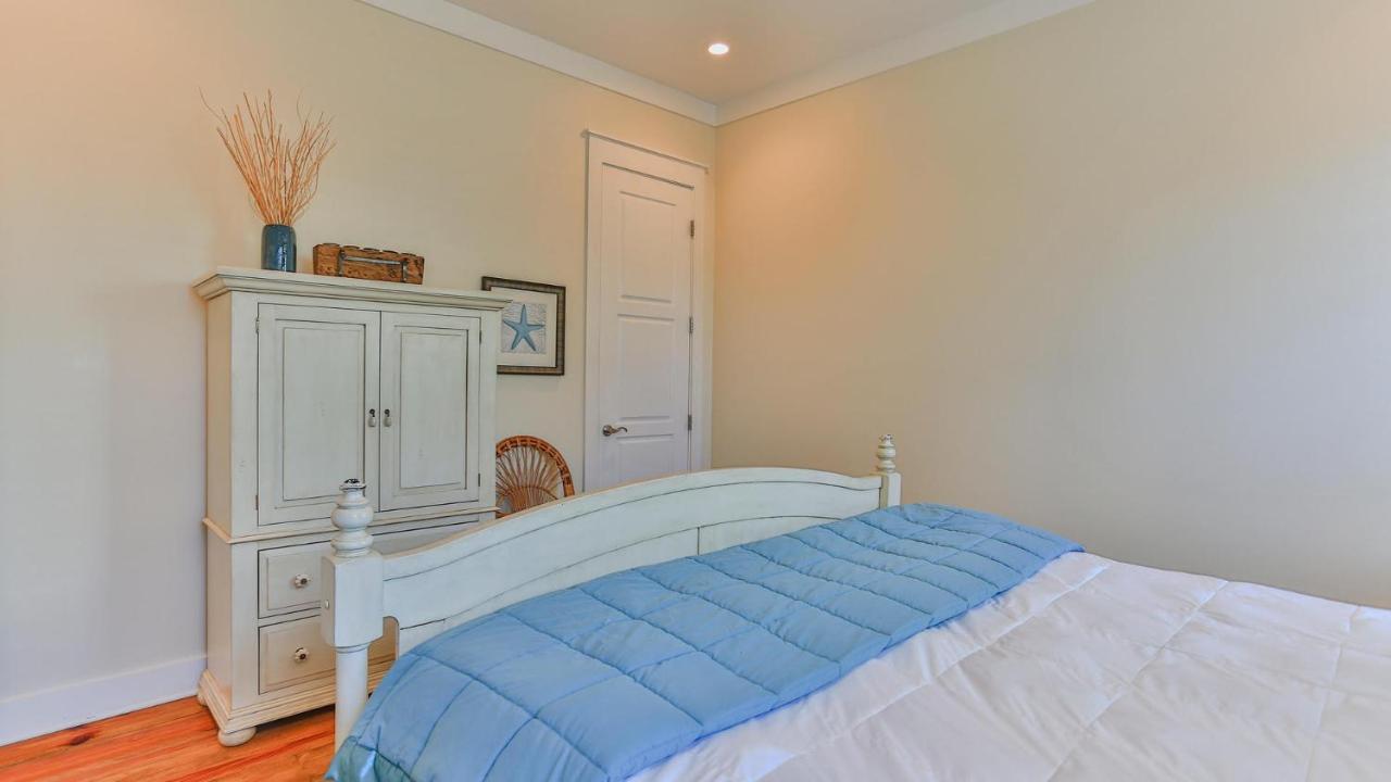Family Ties - Located In Seacrest 2 Master Bedrooms And A Large Communal Pool * Rosemary Beach