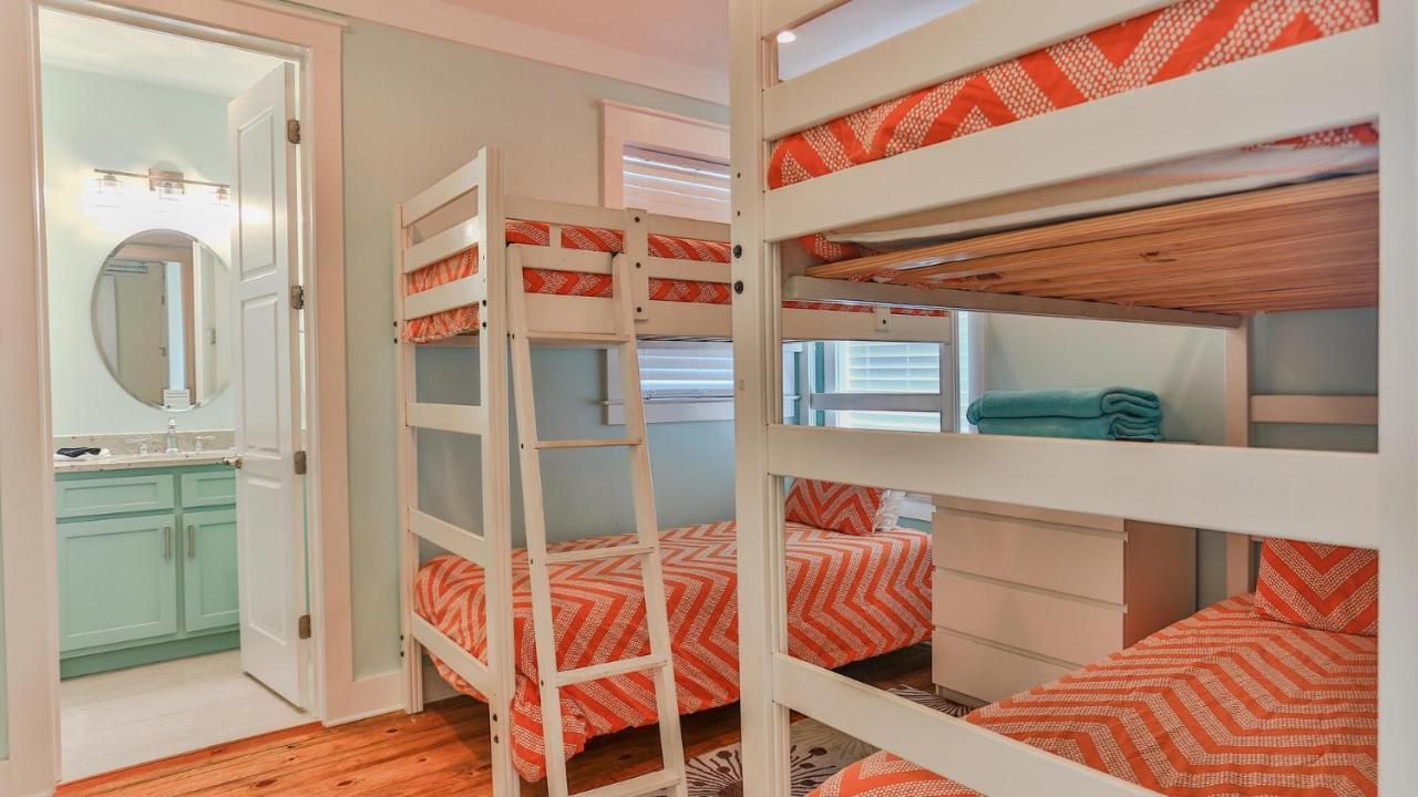 Family Ties - Located In Seacrest 2 Master Bedrooms And A Large Communal Pool *