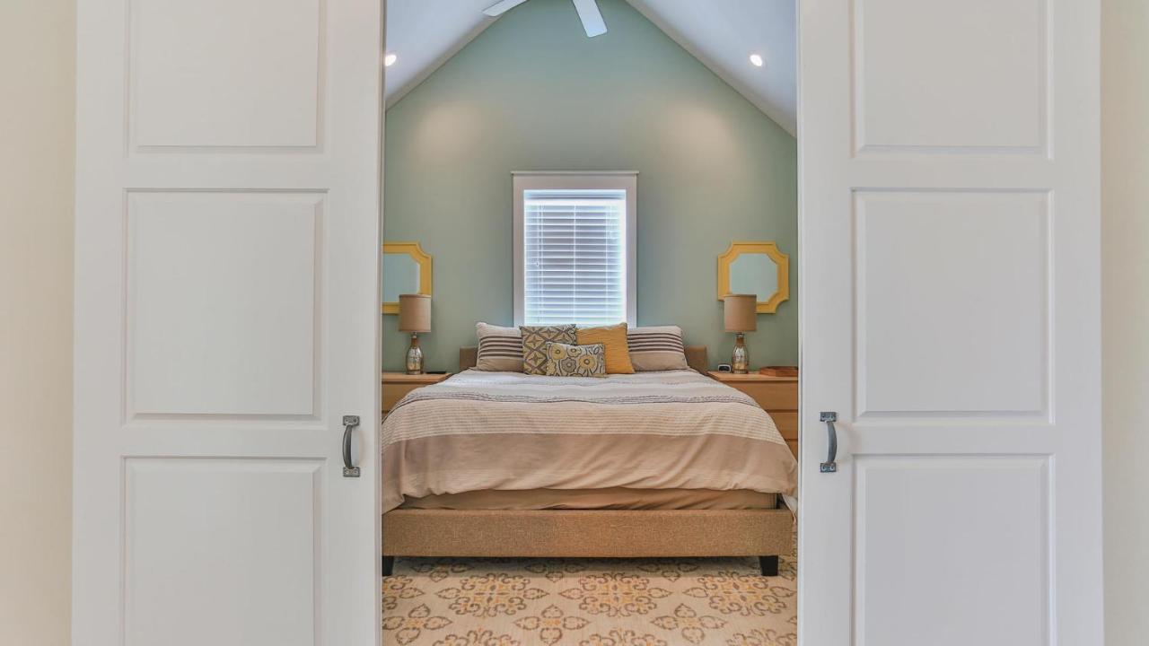 Family Ties - Located In Seacrest 2 Master Bedrooms And A Large Communal Pool Holiday home Rosemary Beach