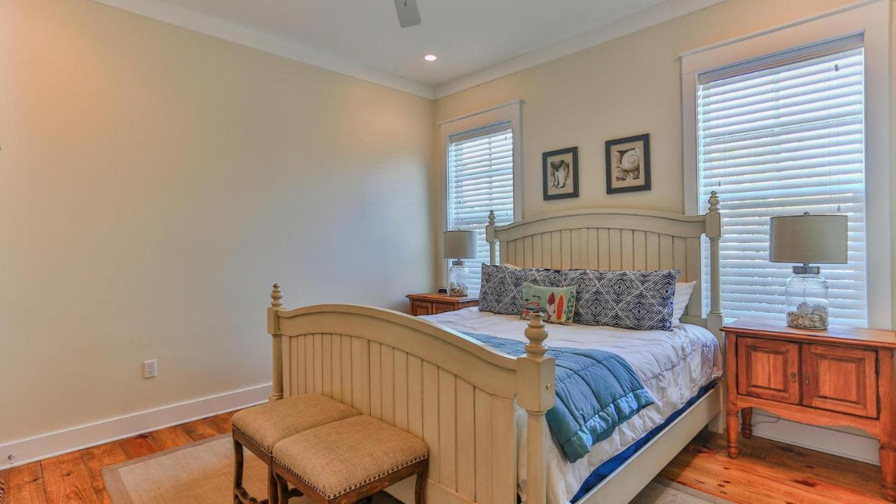Family Ties - Located In Seacrest 2 Master Bedrooms And A Large Communal Pool * Rosemary Beach