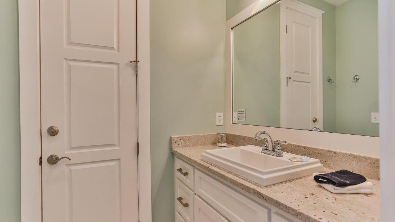 Family Ties - Located In Seacrest 2 Master Bedrooms And A Large Communal Pool Rosemary Beach