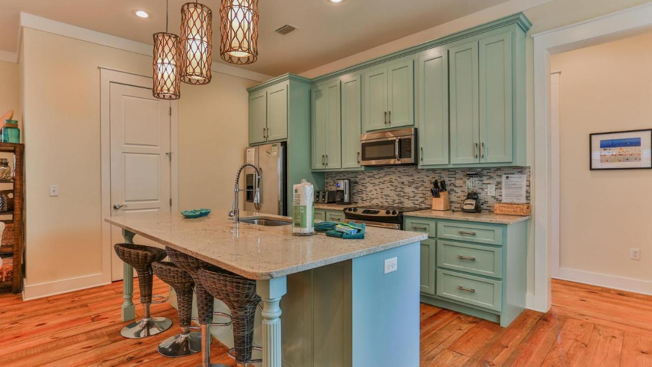 Family Ties - Located In Seacrest 2 Master Bedrooms And A Large Communal Pool Rosemary Beach