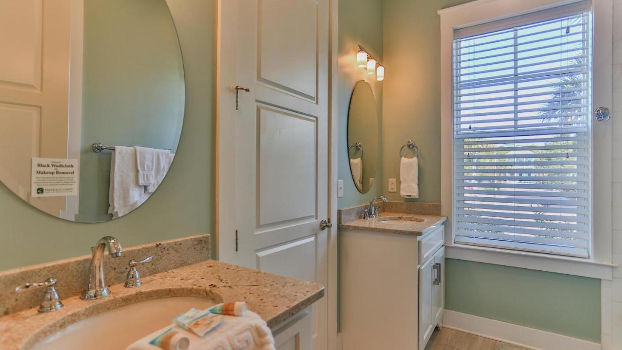 Family Ties - Located In Seacrest 2 Master Bedrooms And A Large Communal Pool Holiday home *