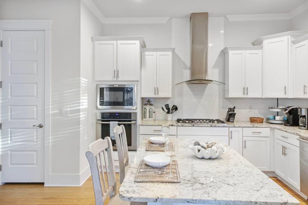 Coastal Oasis - Sleeps 10, Pool