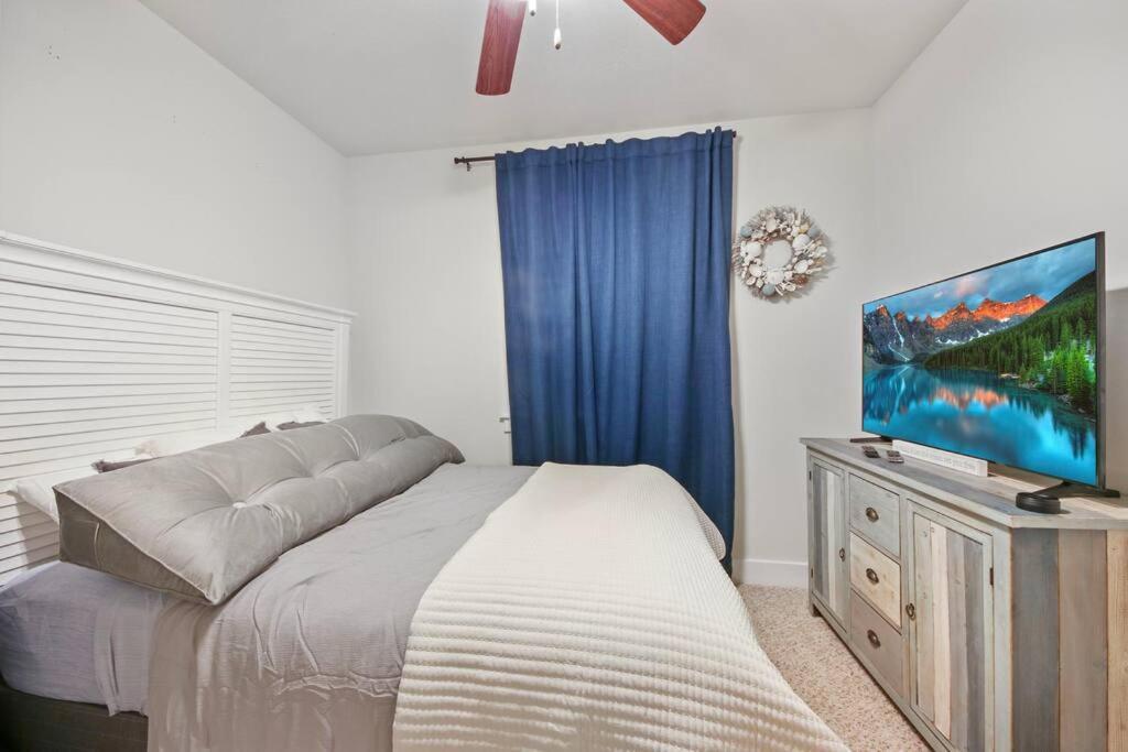 Villa Coastal Oasis - Sleeps 10, Pool *