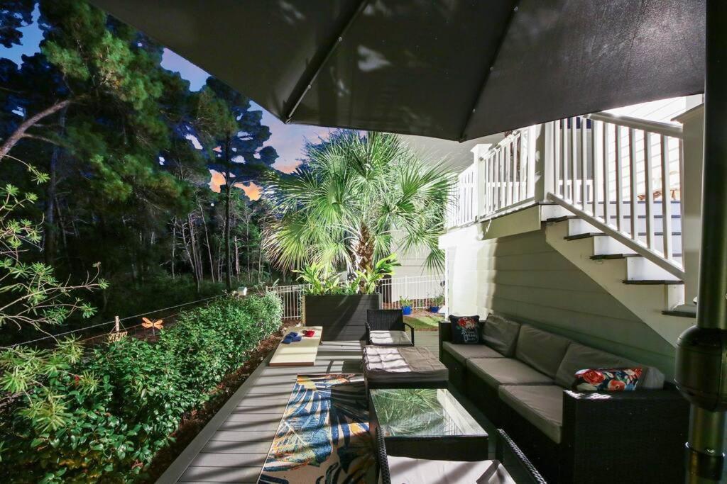 Villa Coastal Oasis - Sleeps 10, Pool
