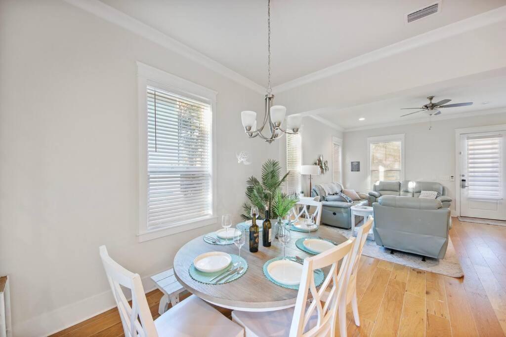Coastal Oasis - Sleeps 10, Pool Villa Rosemary Beach