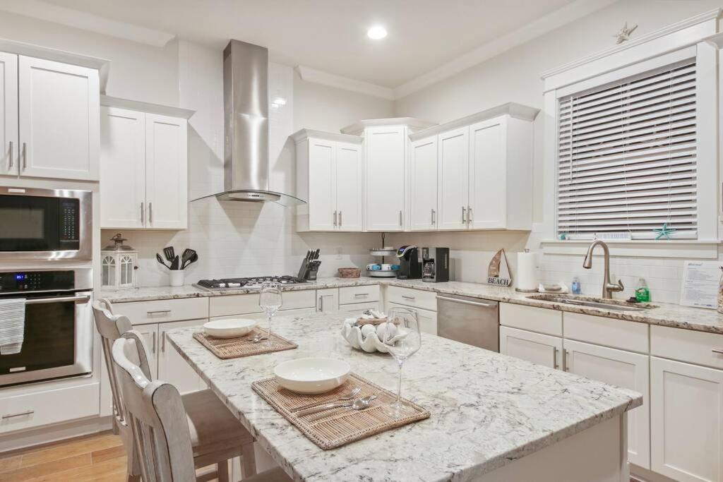Coastal Oasis - Sleeps 10, Pool *