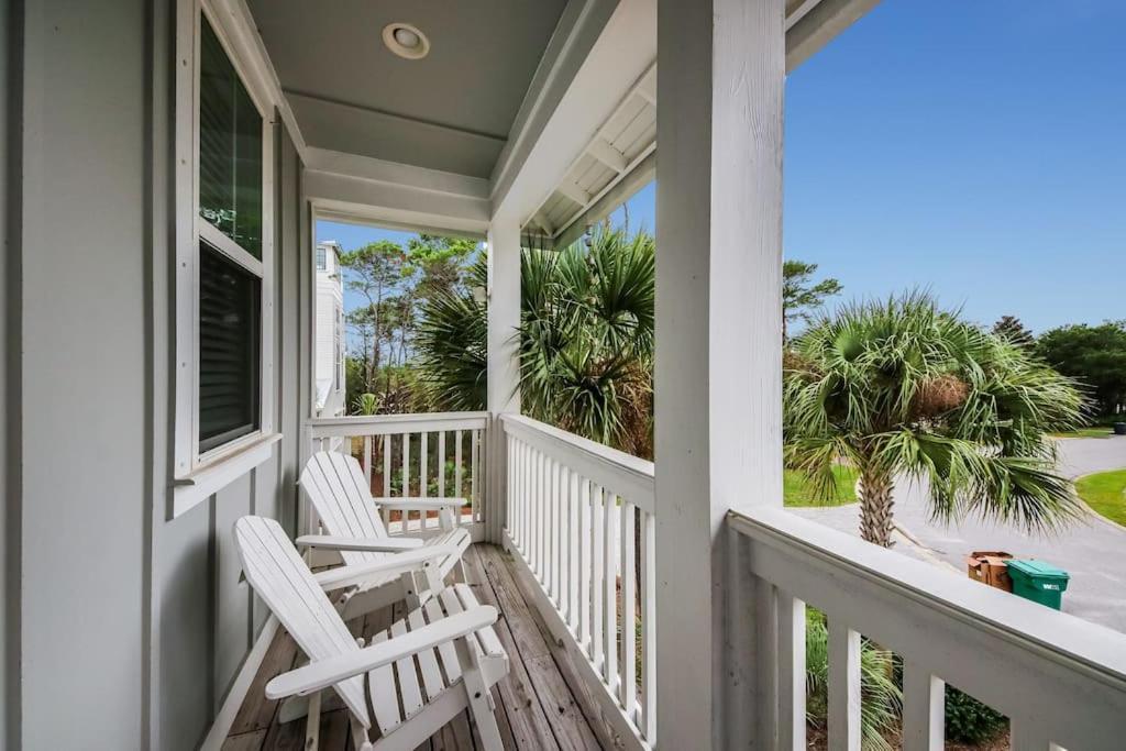 Villa Coastal Oasis - Sleeps 10, Pool *
