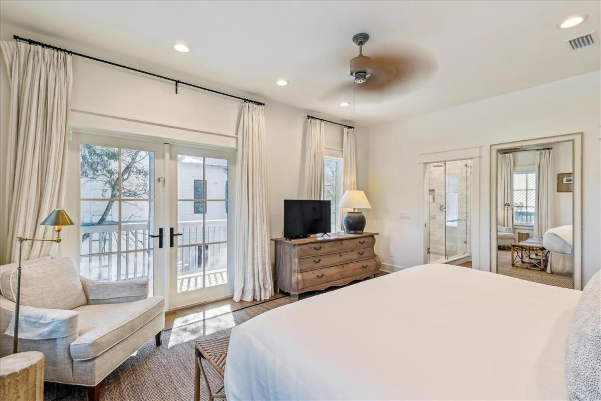 Magnolia And Carriage By 30a Escapes *