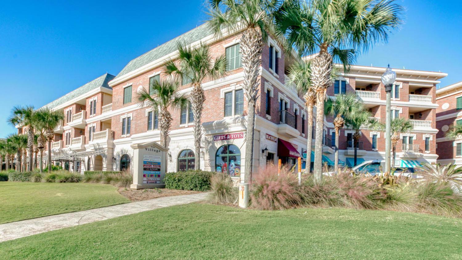 Holiday home Stunning Village Condo, Overlooking 30a, Beautifully Decorated Recently Updated *