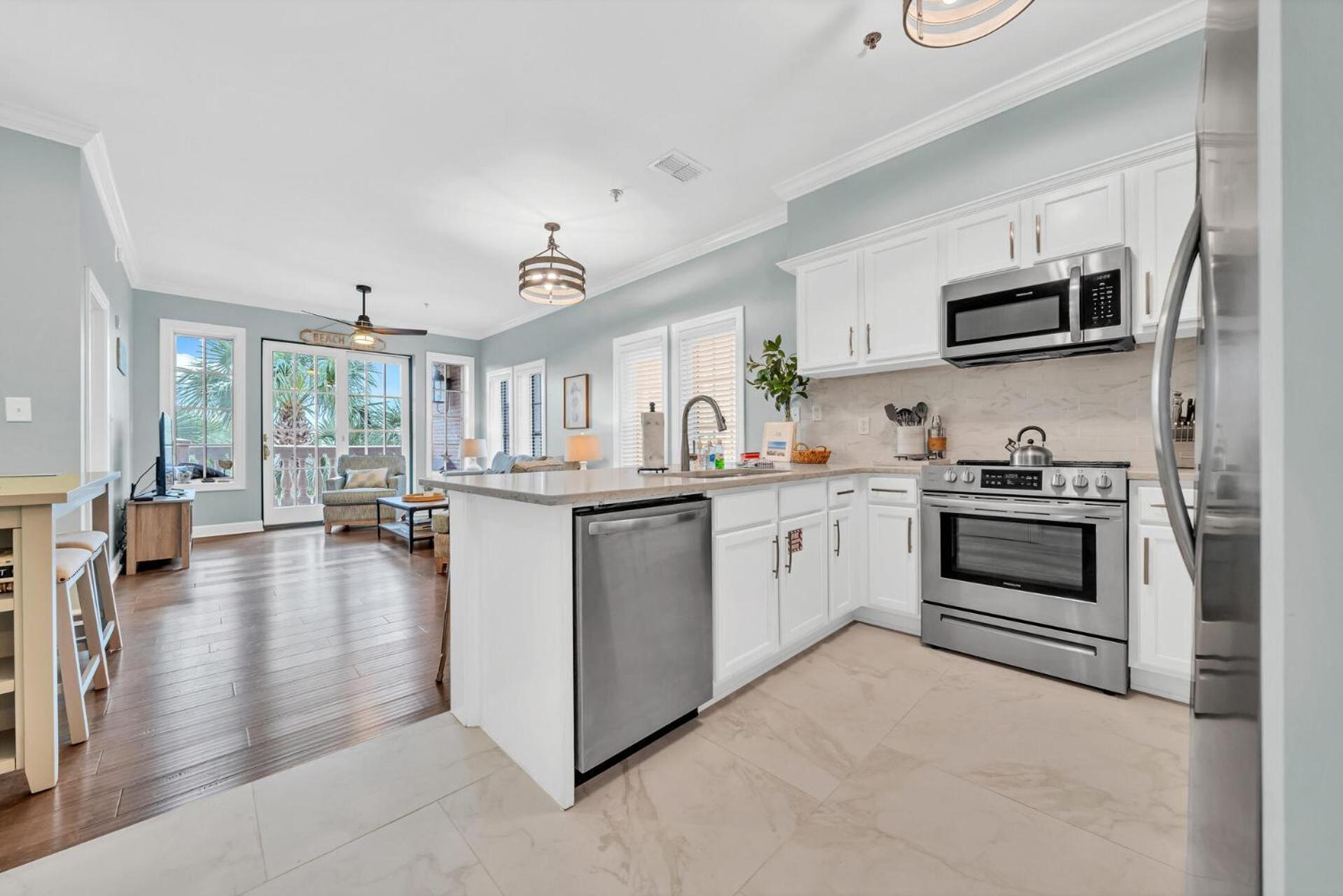 Stunning Village Condo, Overlooking 30a, Beautifully Decorated Recently Updated Holiday home Rosemary Beach