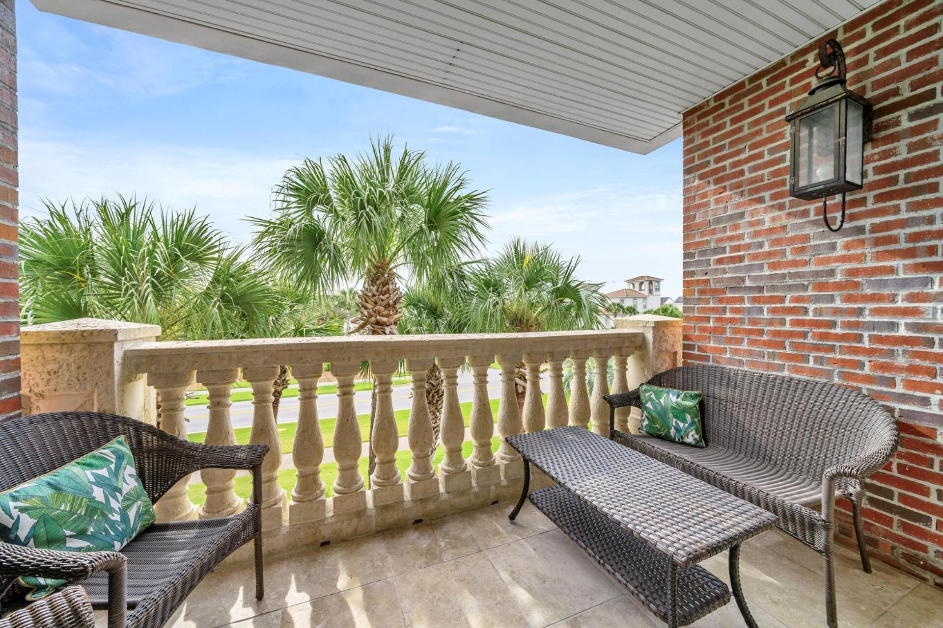 Holiday home Stunning Village Condo, Overlooking 30a, Beautifully Decorated Recently Updated