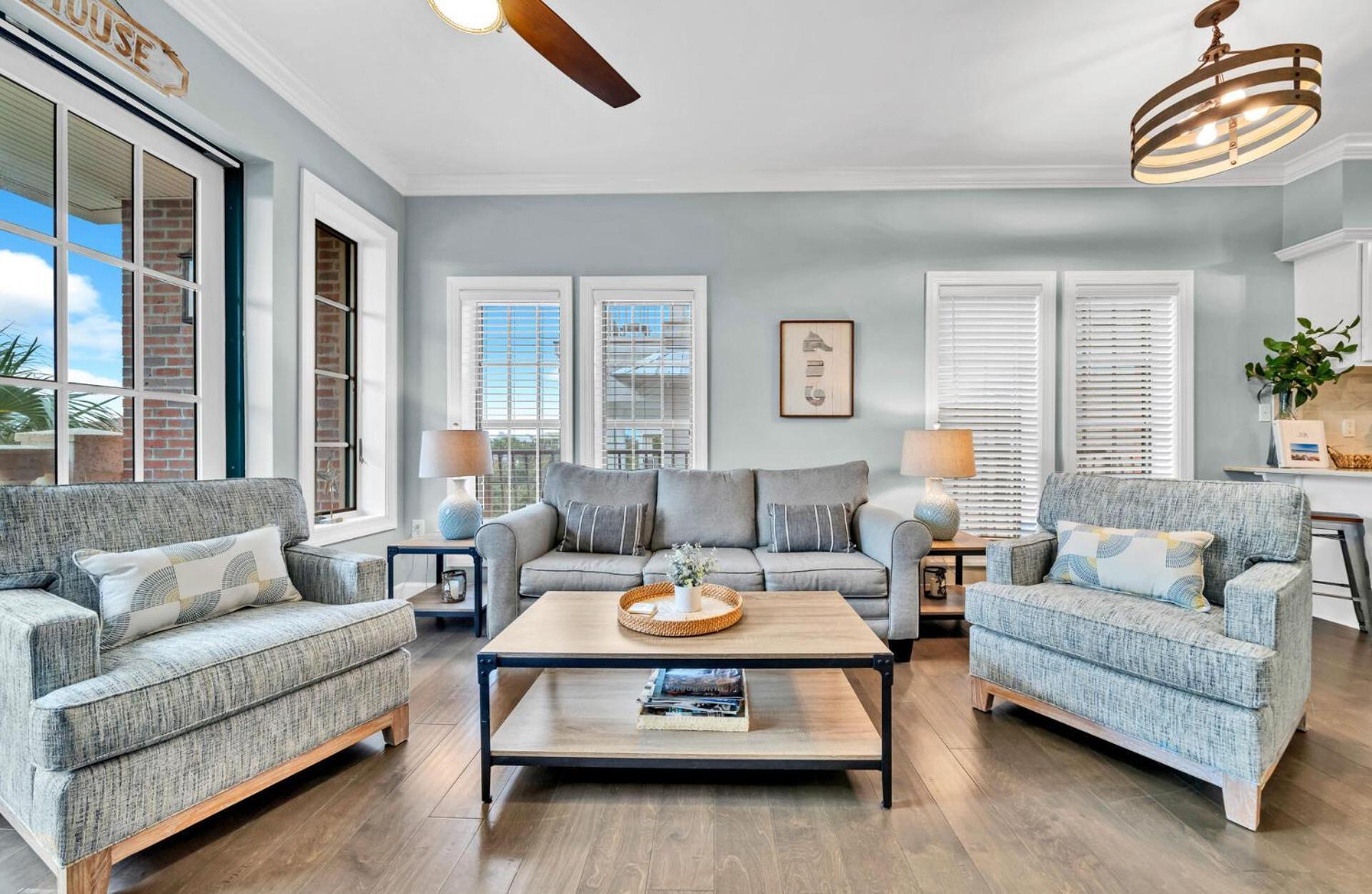Stunning Village Condo, Overlooking 30a, Beautifully Decorated Recently Updated Holiday home Rosemary Beach