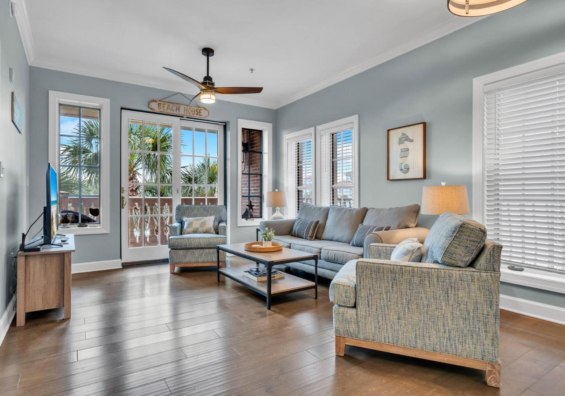 Holiday home Stunning Village Condo, Overlooking 30a, Beautifully Decorated Recently Updated