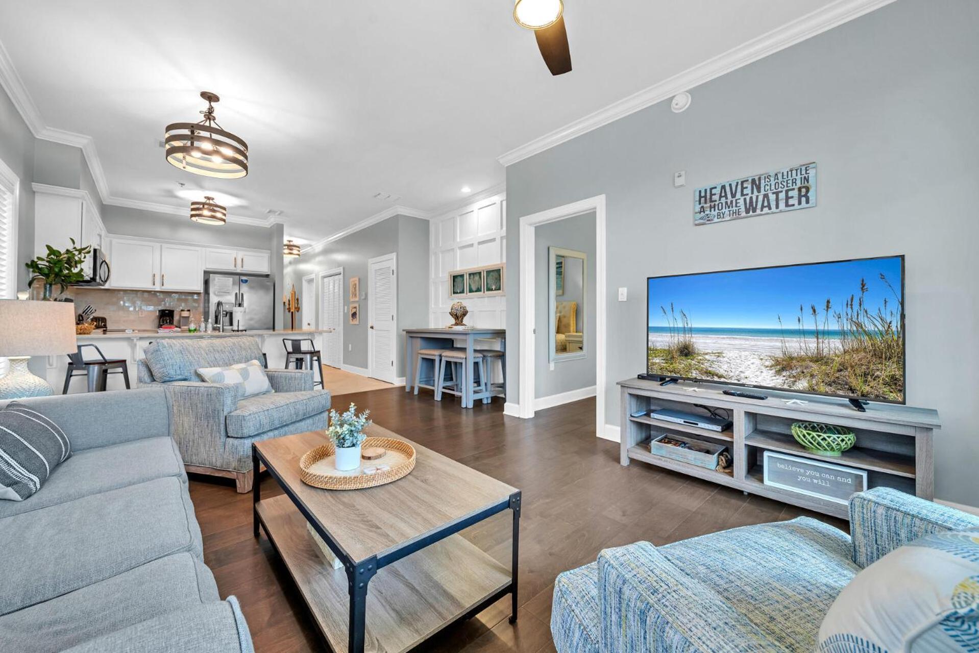 Stunning Village Condo, Overlooking 30a, Beautifully Decorated Recently Updated Holiday home Rosemary Beach