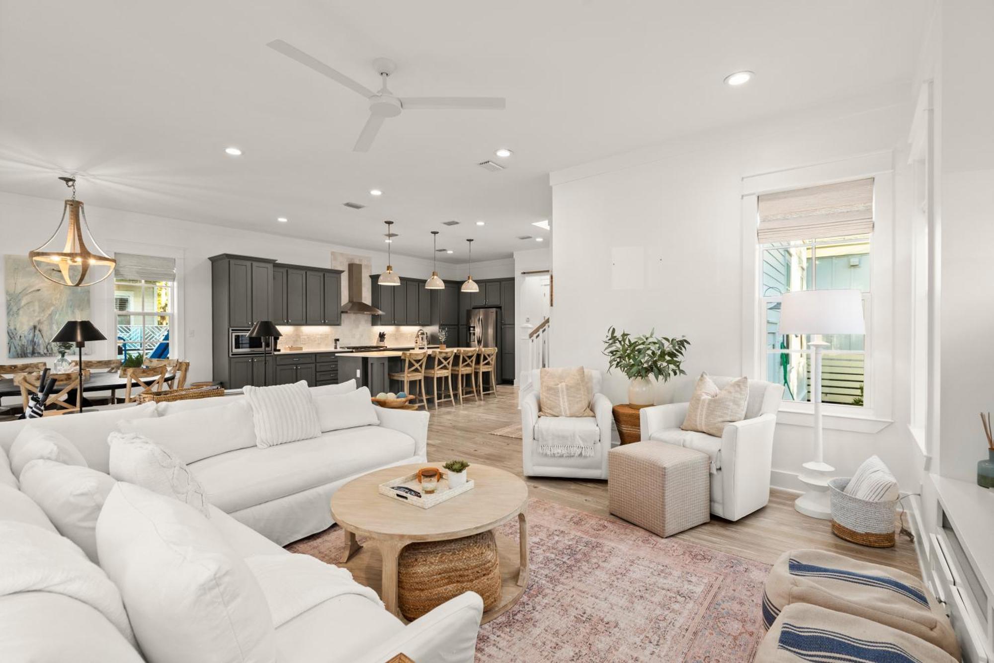 Katmanblu - Over 45 Five Star Reviews! Custom-built! Easy & Pool Access! Holiday home *