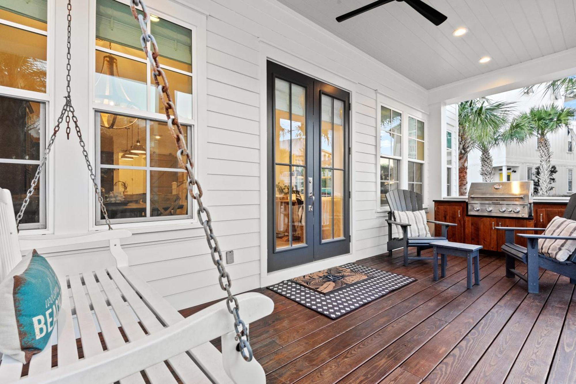 Katmanblu - Over 45 Five Star Reviews! Custom-built! Easy & Pool Access! Holiday home