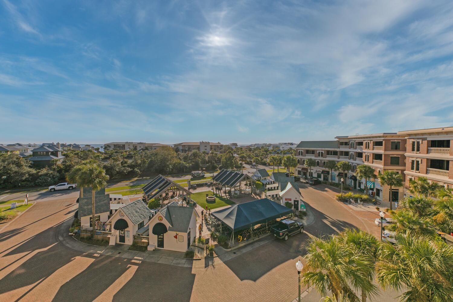Holiday home Newly Renovated Village Condo! Easy & Pool Access! *