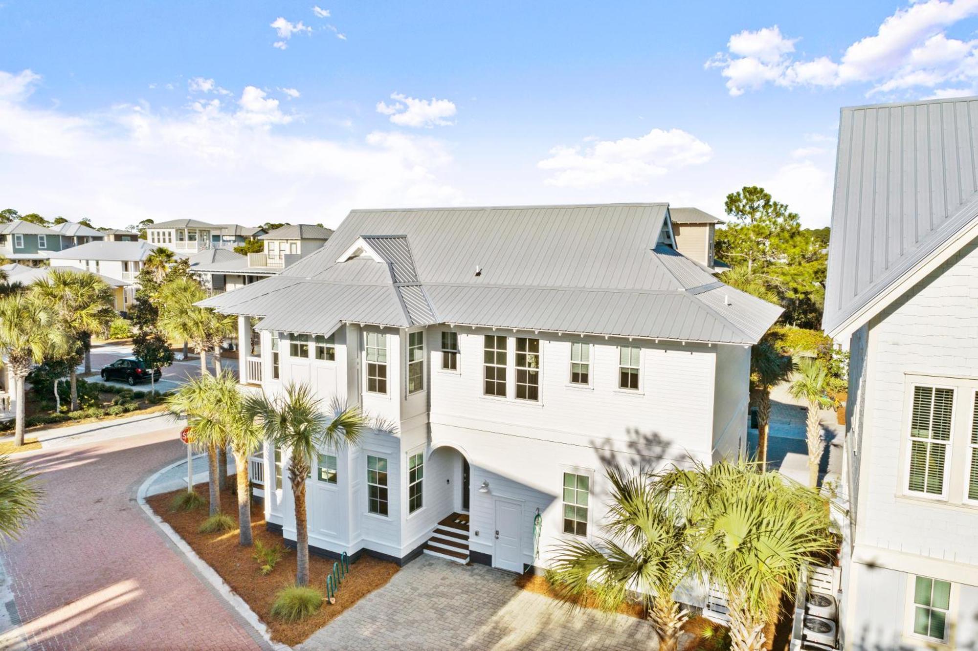 Katmanblu - Over 45 Five Star Reviews! Custom-built! Easy & Pool Access!
