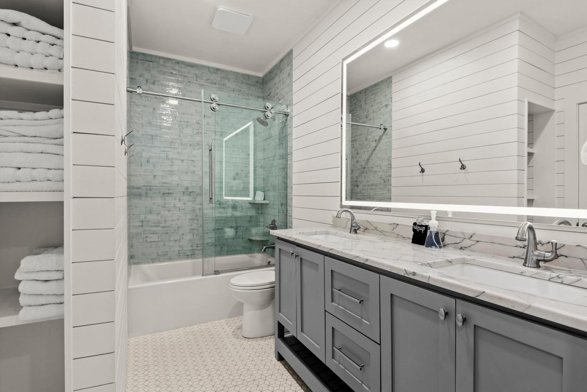 Newly Renovated Village Condo! Easy & Pool Access! *
