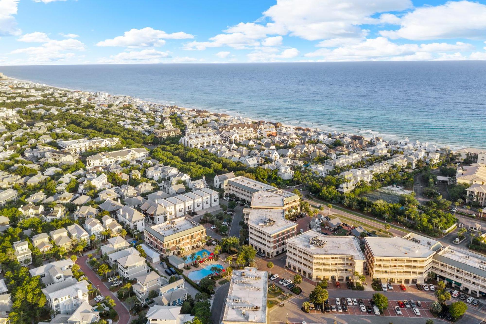 Newly Renovated Village Condo! Easy & Pool Access! Holiday home Rosemary Beach