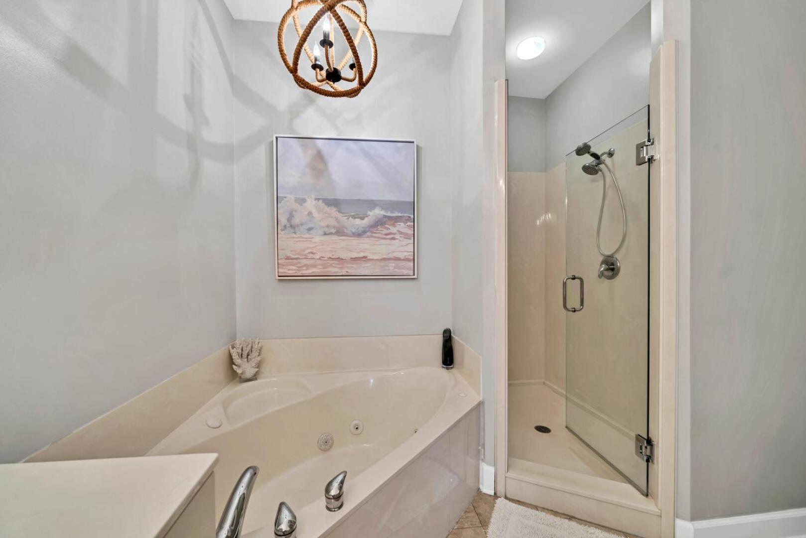 Overlooking 30a! Great Location! Easy & Pool Access! Holiday home