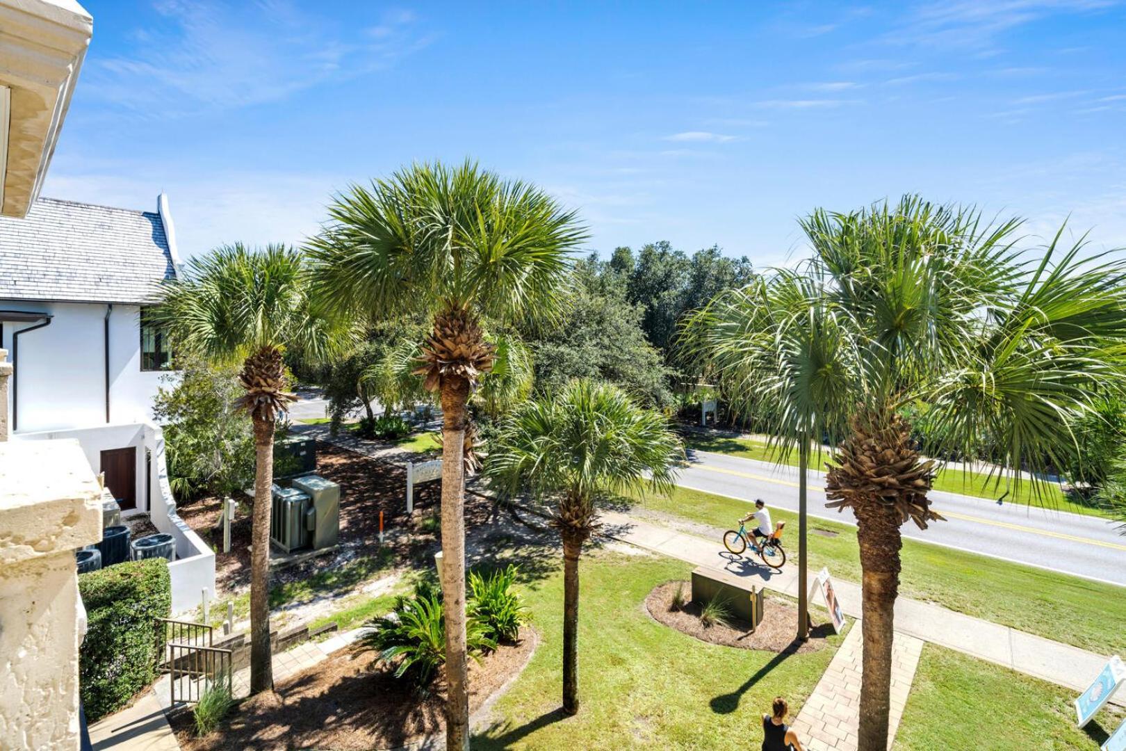 Overlooking 30a! Great Location! Easy & Pool Access!