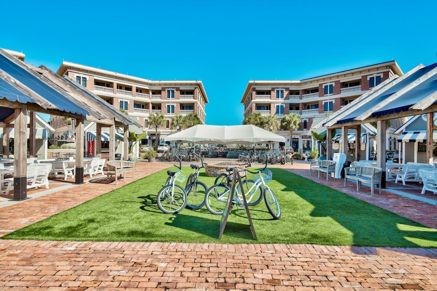 Overlooking 30a! Great Location! Easy & Pool Access! Holiday home Rosemary Beach