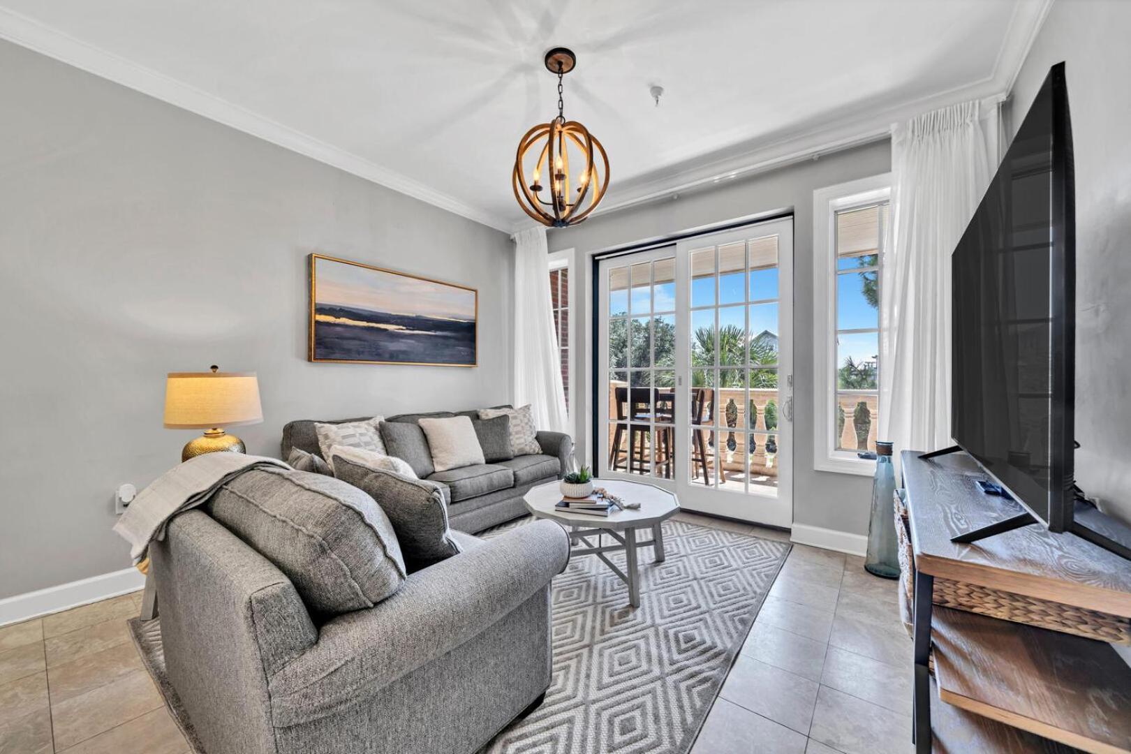 Overlooking 30a! Great Location! Easy & Pool Access! Holiday home