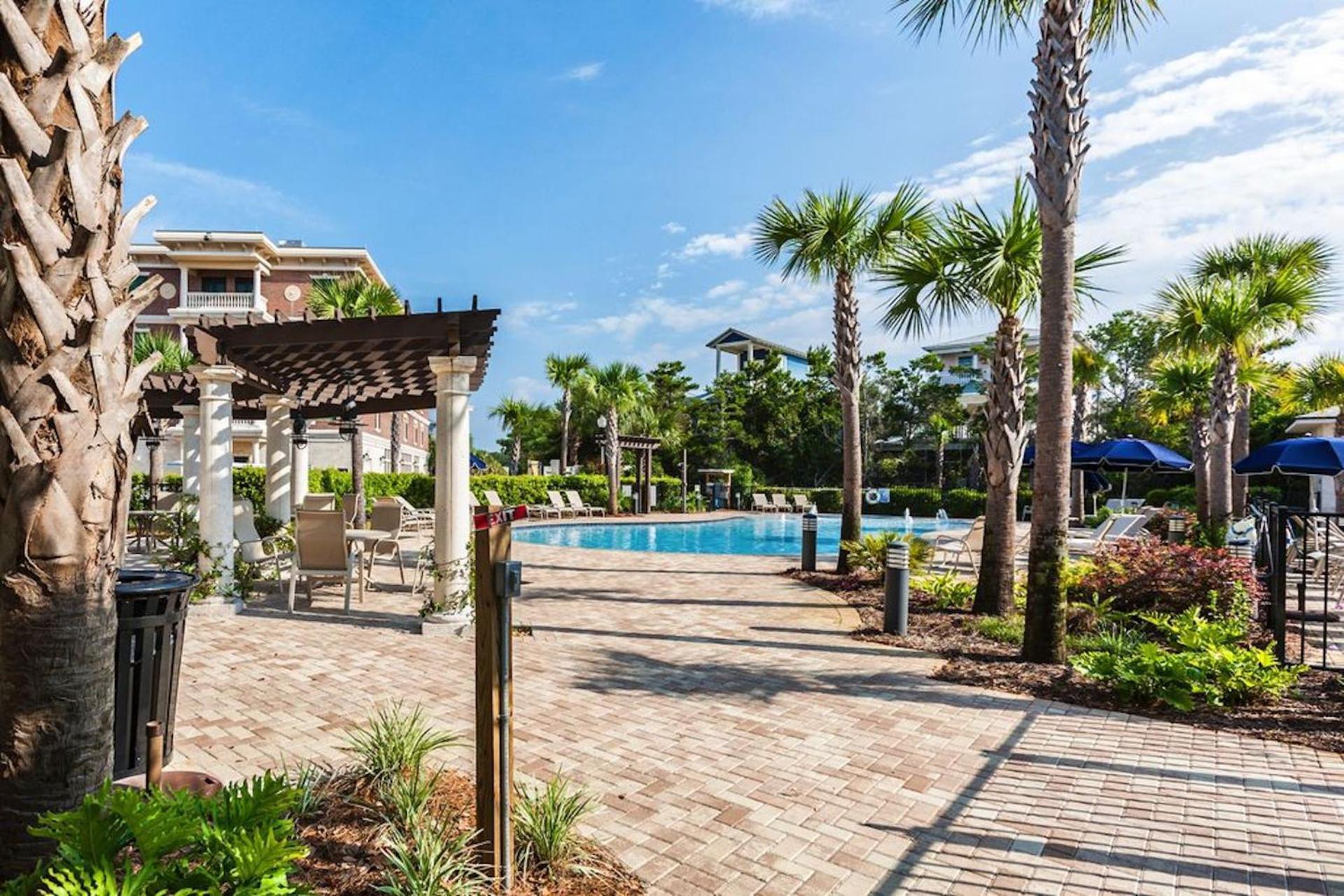 Overlooking 30a! Great Location! Easy & Pool Access!