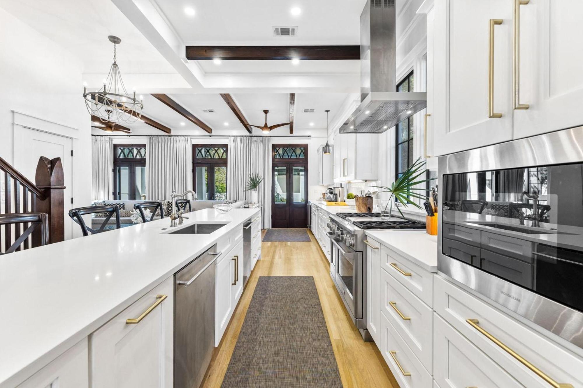 Abba & Carriage House *
