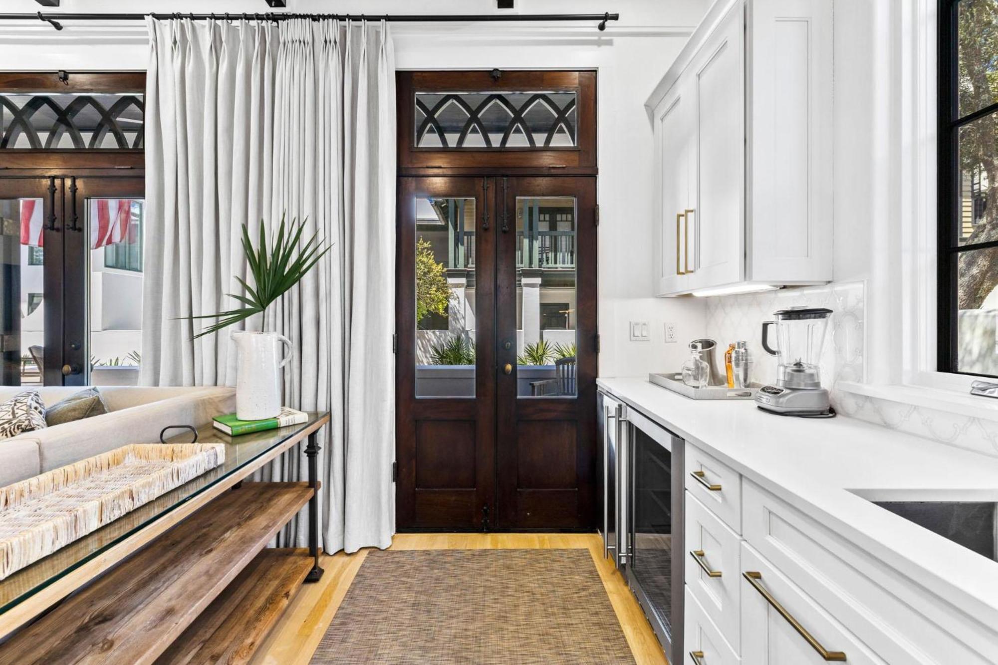 Abba & Carriage House *