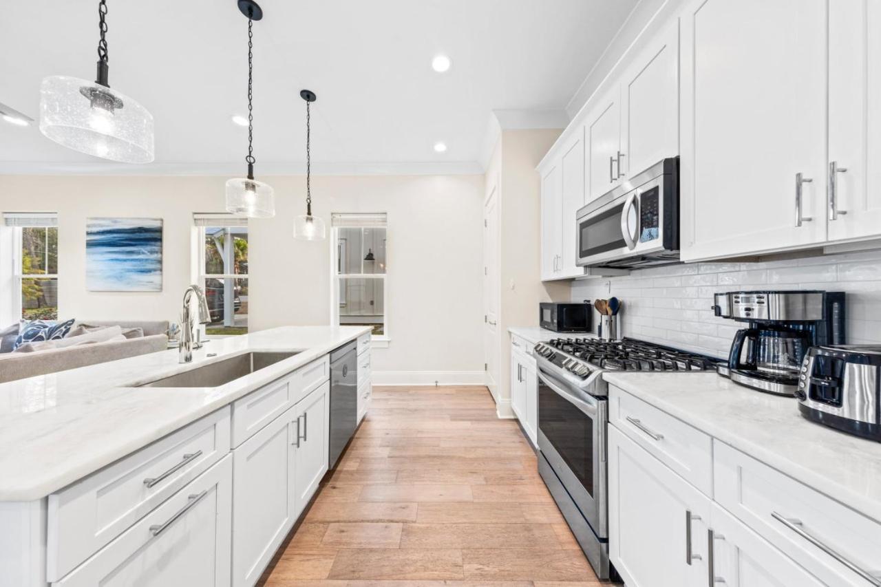 New 30a Inlet House - Sleeps 14 - 10 Beds