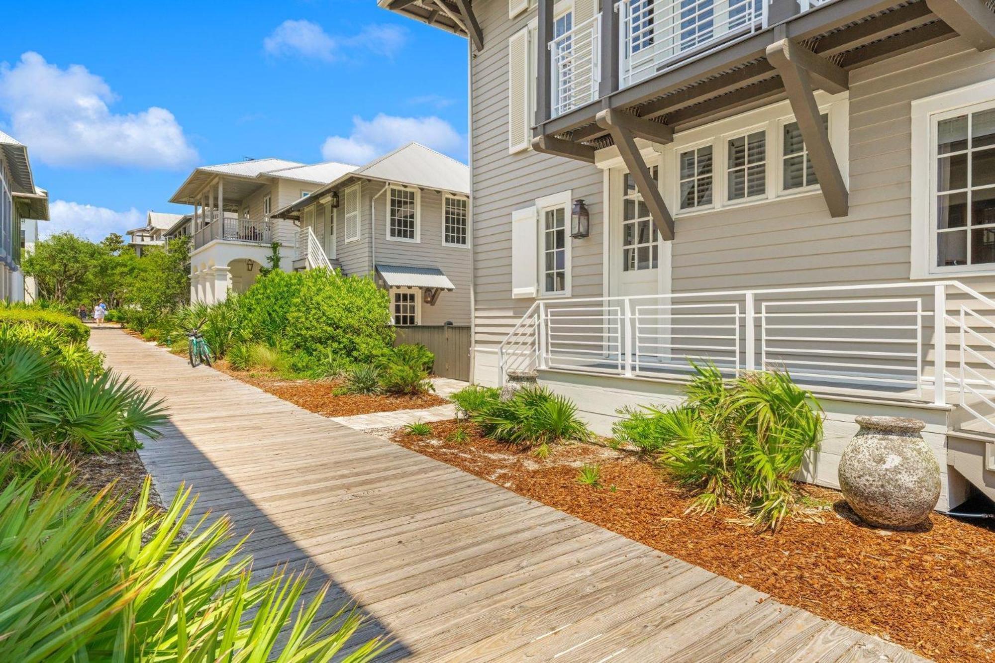 Atwoods & Carriage House Holiday home *