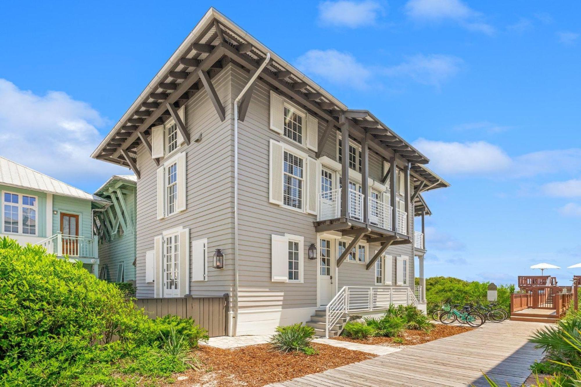 Atwoods & Carriage House *