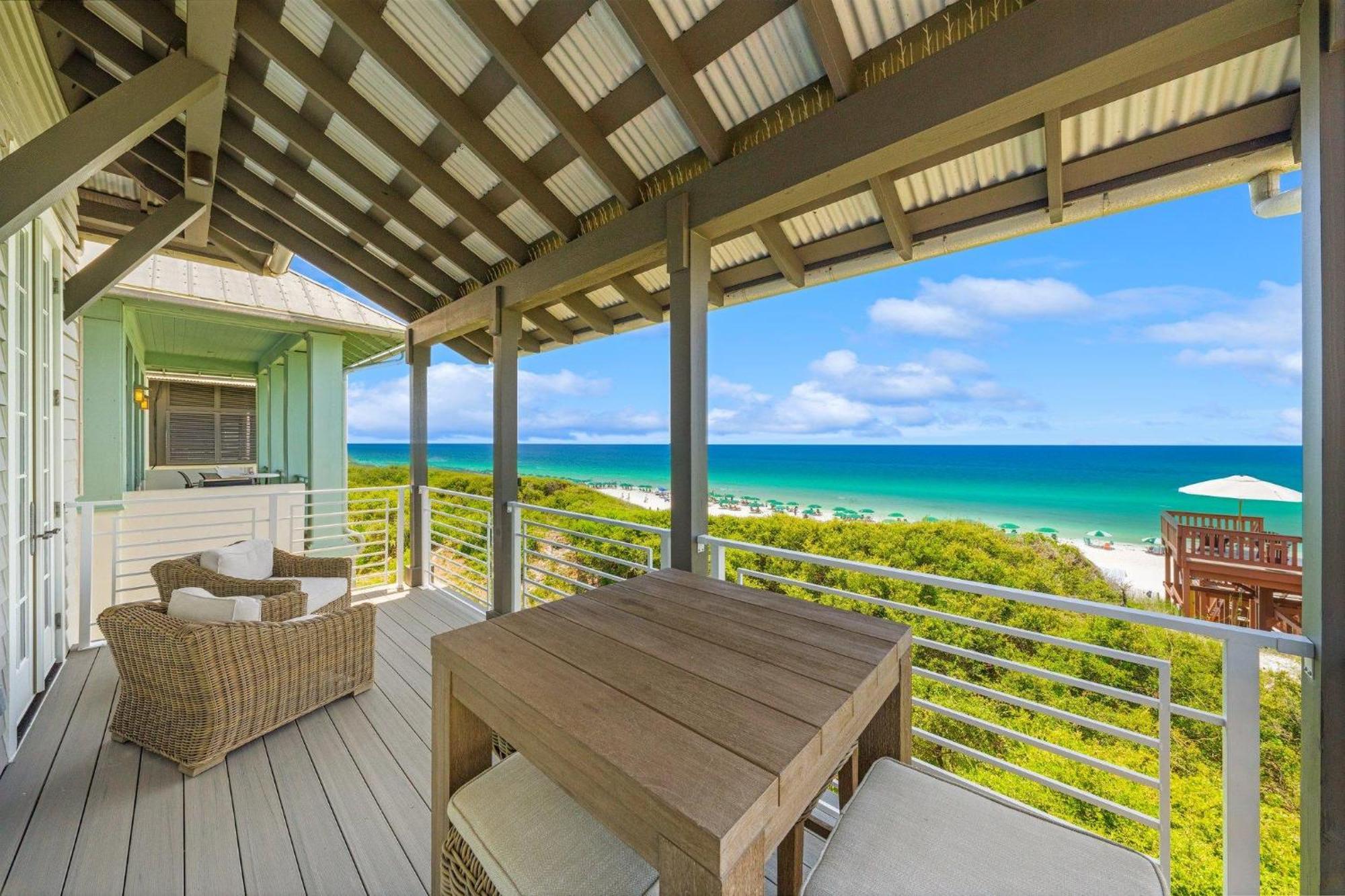 Atwoods & Carriage House Holiday home
