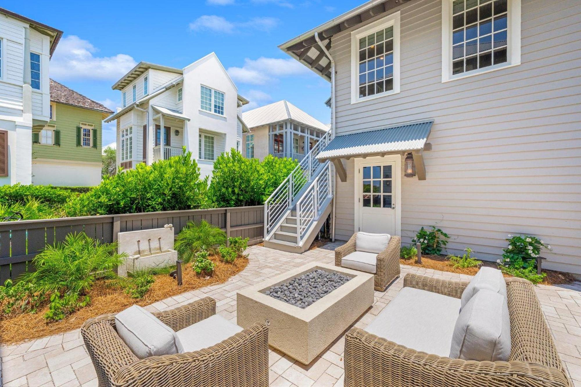 Atwoods & Carriage House *