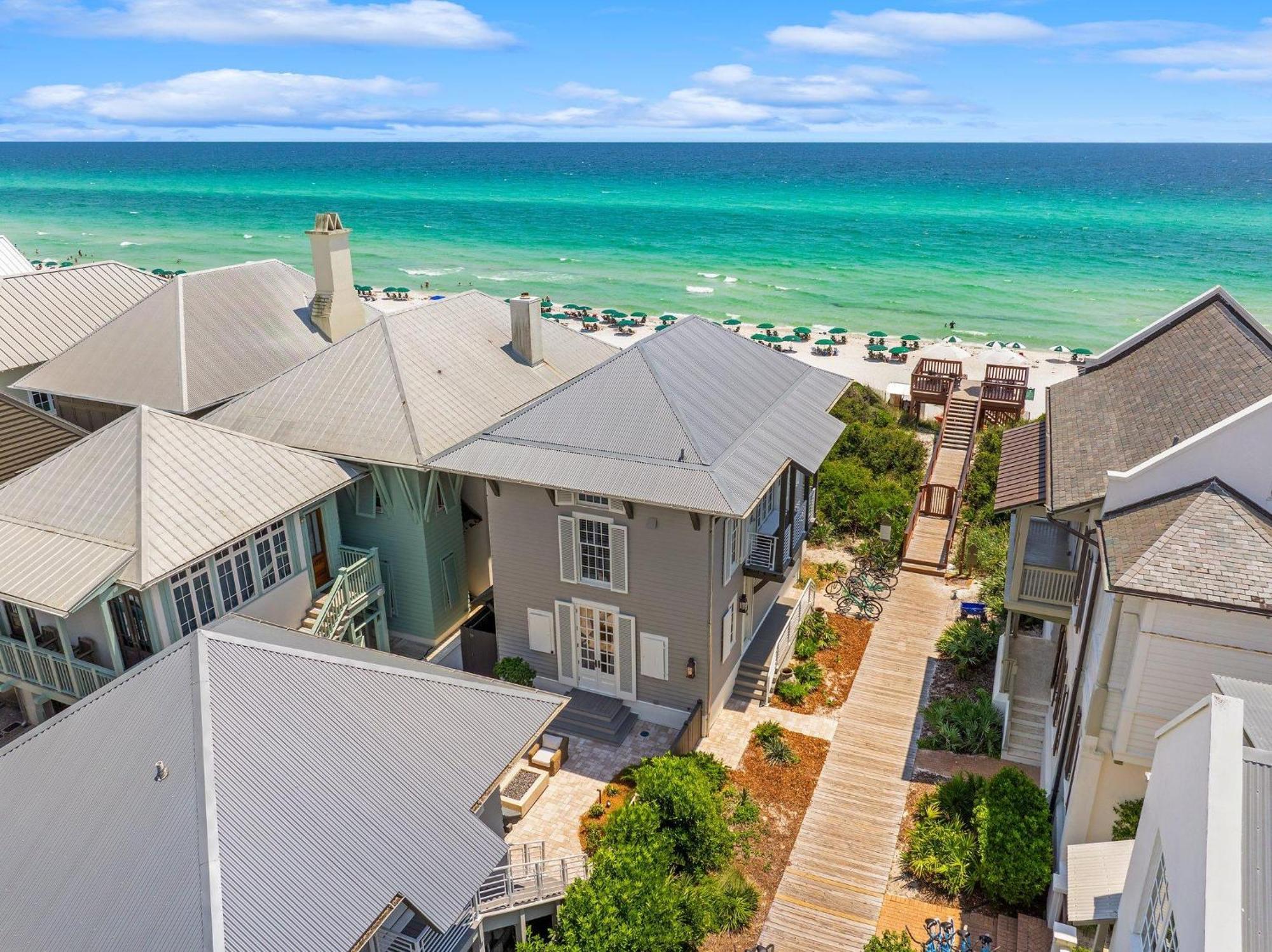 Atwoods & Carriage House Holiday home
