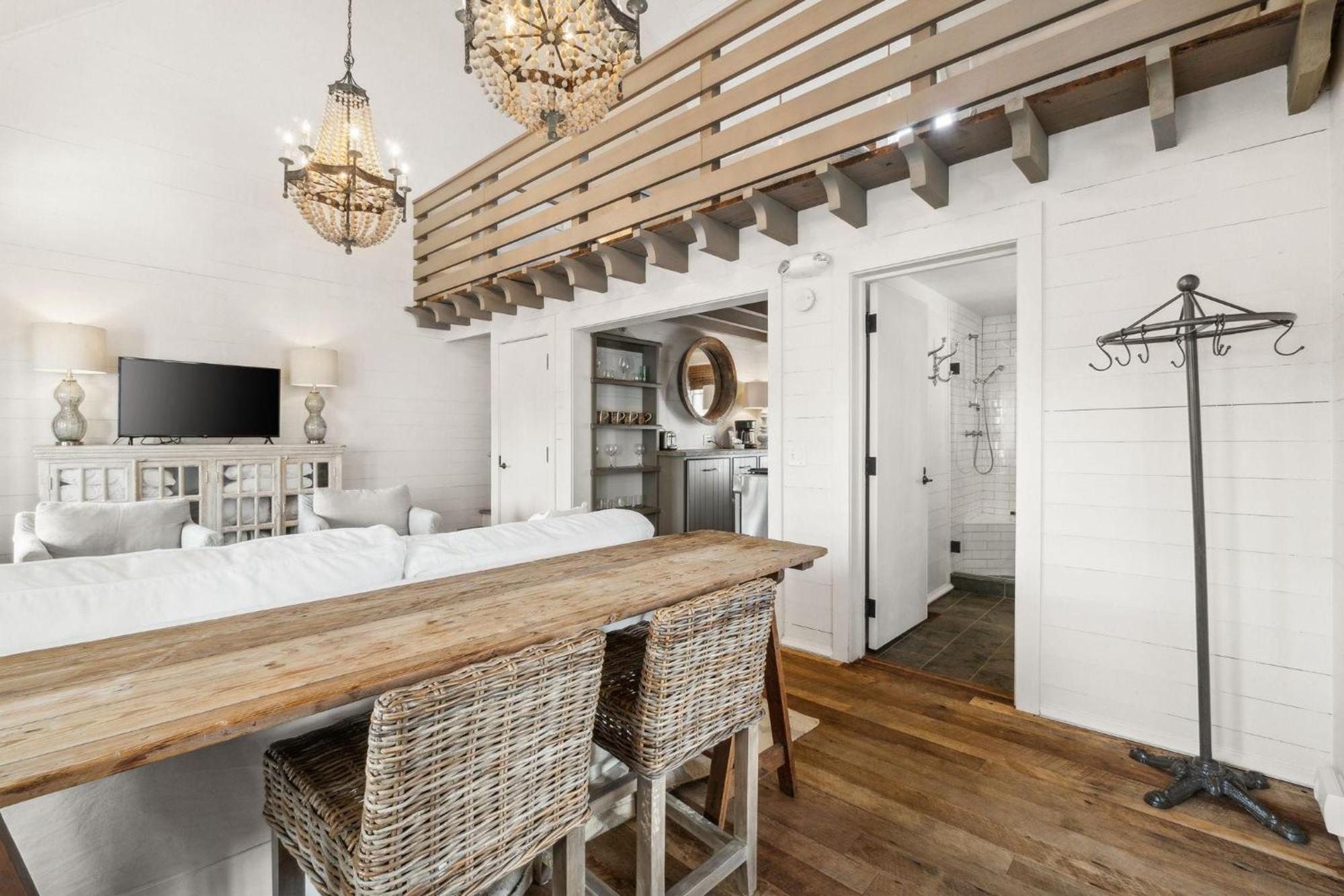 Water And Carriage House Rosemary Beach