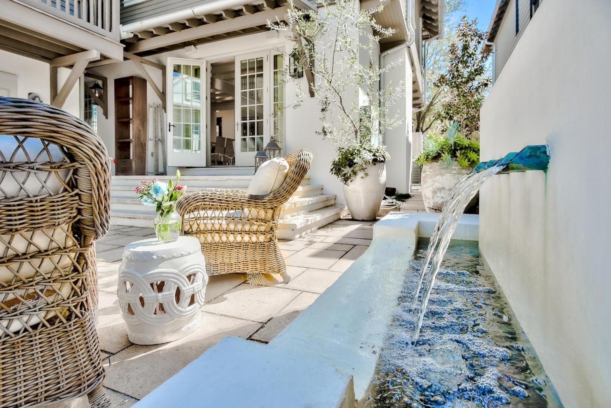 Blue Heron & Carriage House