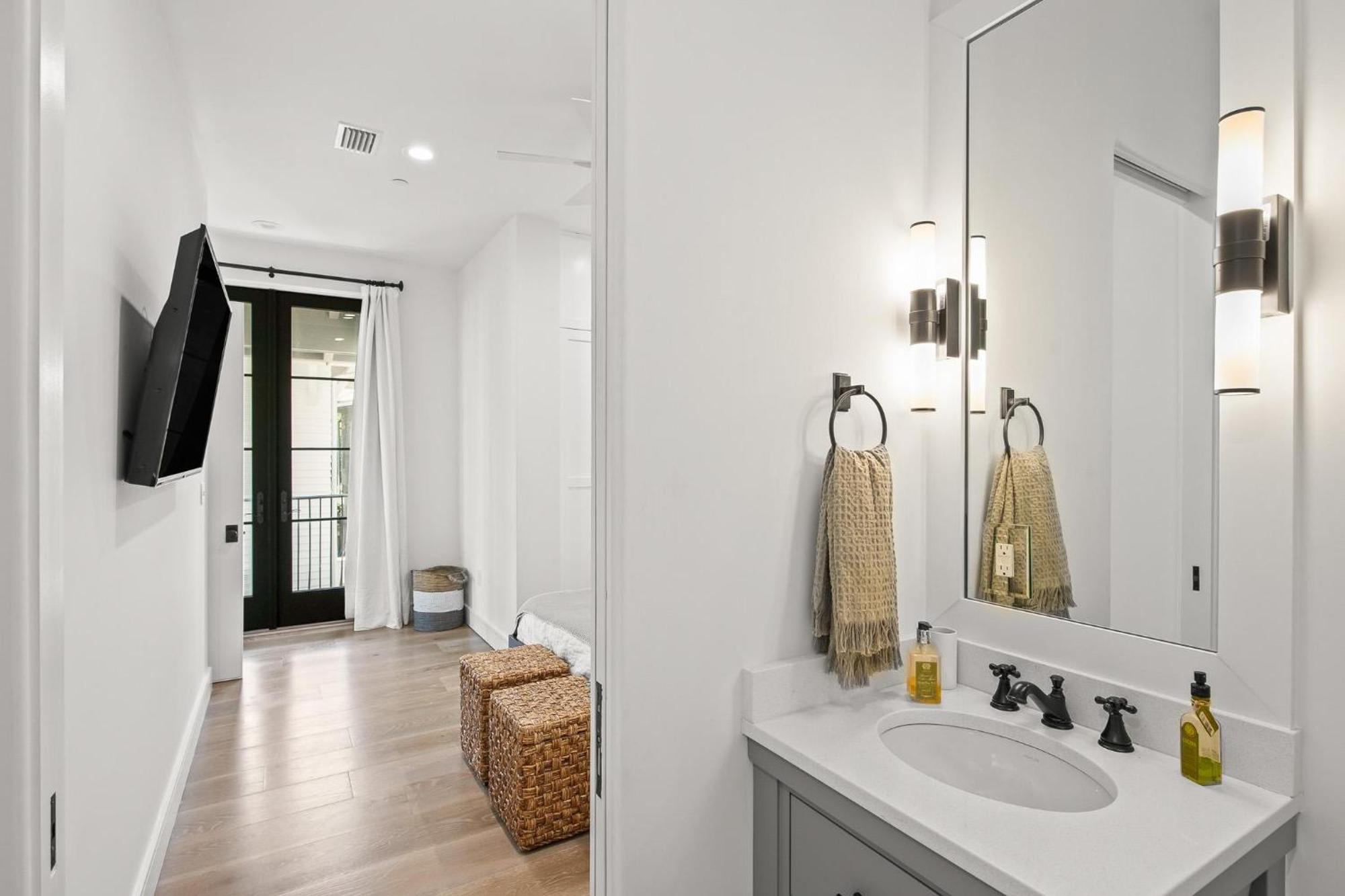 Oasis & Carriage House *