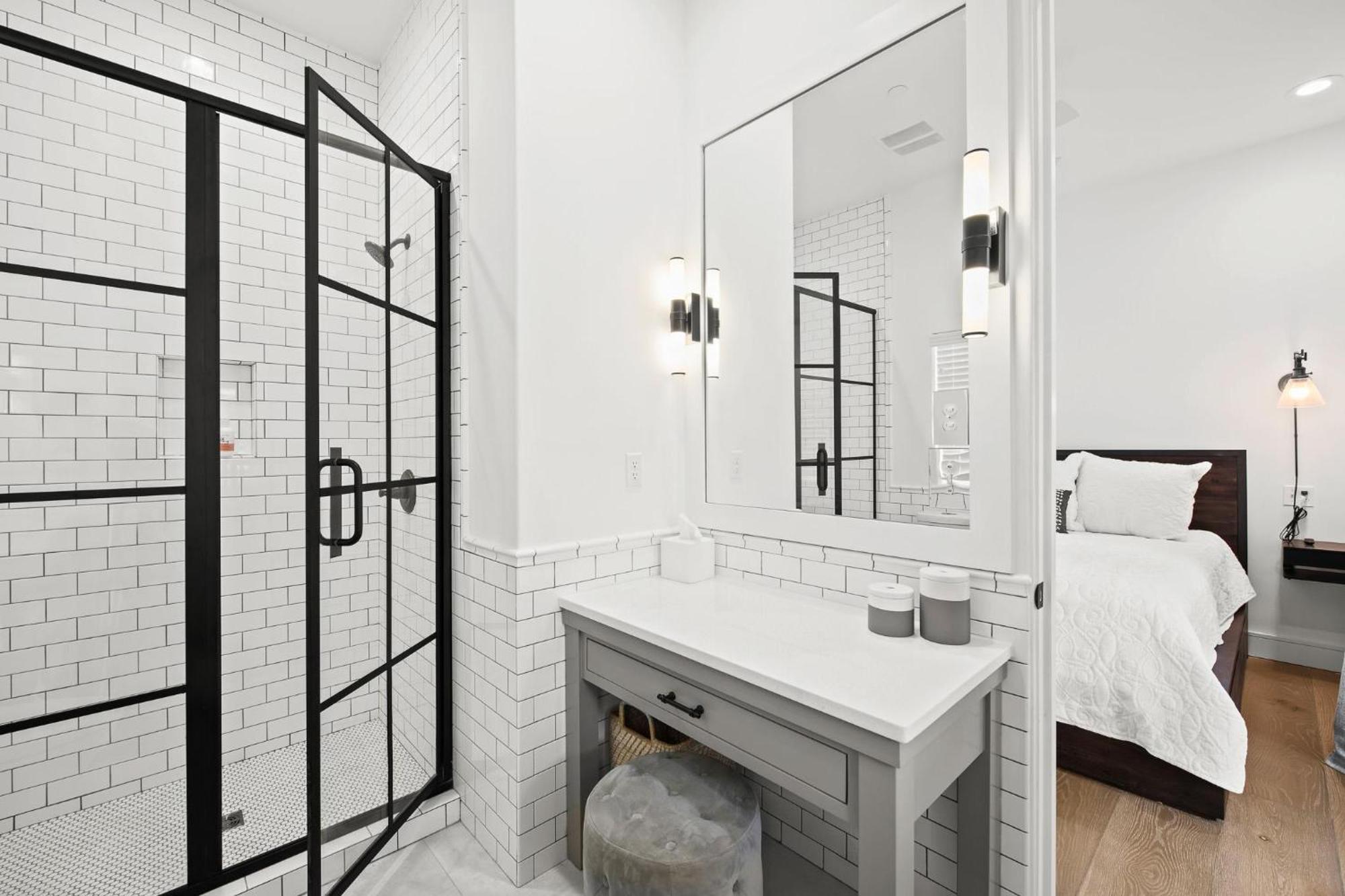 Oasis & Carriage House *